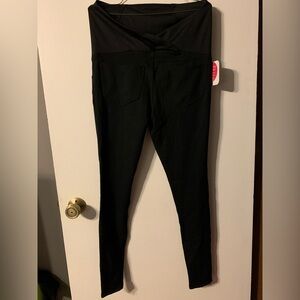 Maternity Leggings. Ingrid & Isabel. CROSSOVER Size SMALL -Black (Ebony). Pants